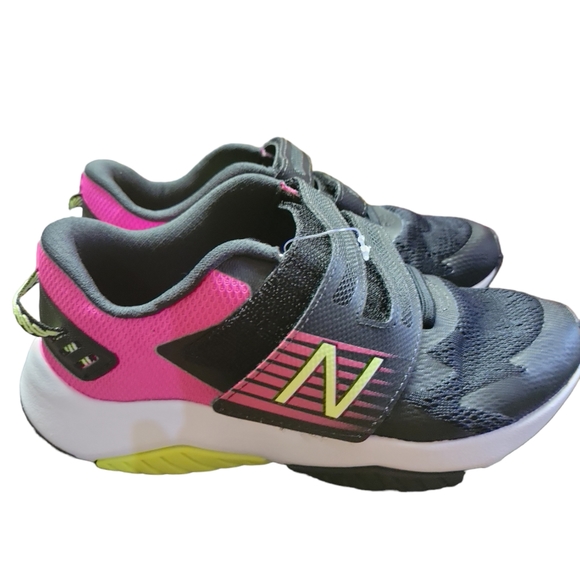 New balance girls shoes - Picture 2 of 4